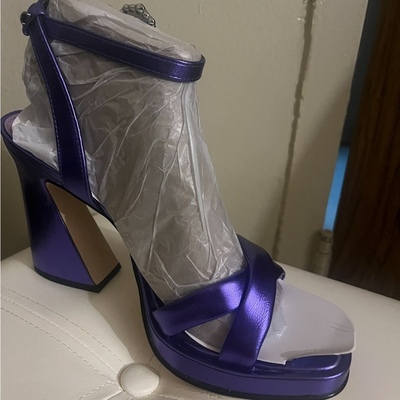 Just a bit of glam - Picture 2 of 4